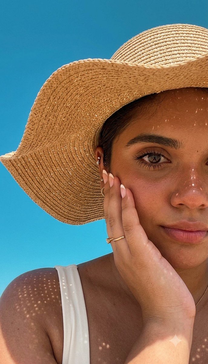 Straw Hat Summer Beach Selfie