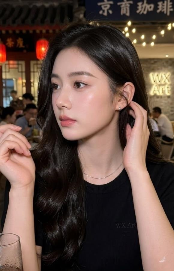 아시안 카페의 자연스러운 인물 사진